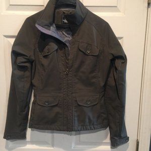 Woman's North face olive green jacket size small.